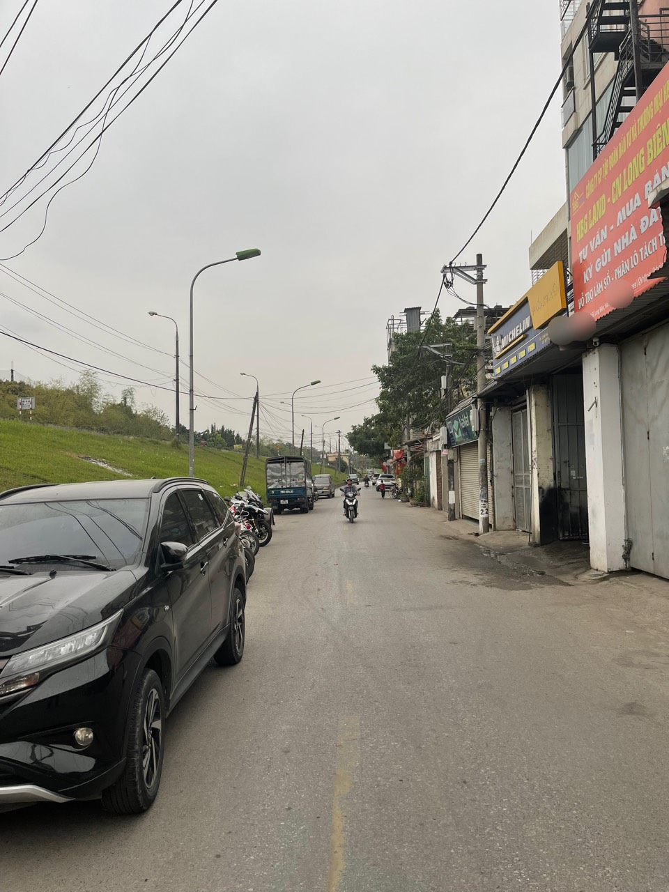 GẤP, Bán đất Mặt Phố BÁT KHỐI 120m2 - 9.9 tỷ, vị trí trung tâm