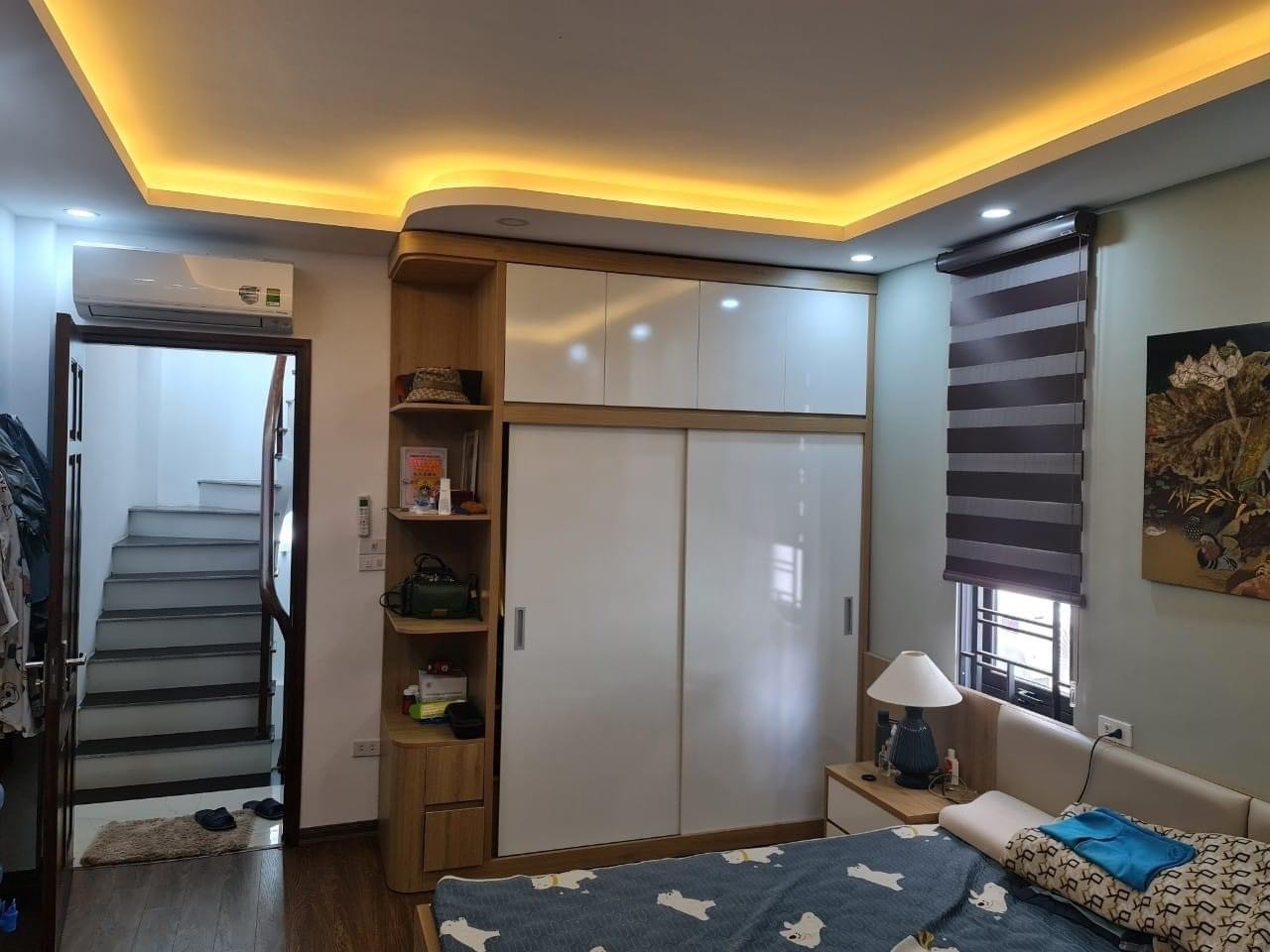 Bán nhà phố Ngọc Thuỵ, 31m, 5 Tầng, giá hơn 3 tỷ.