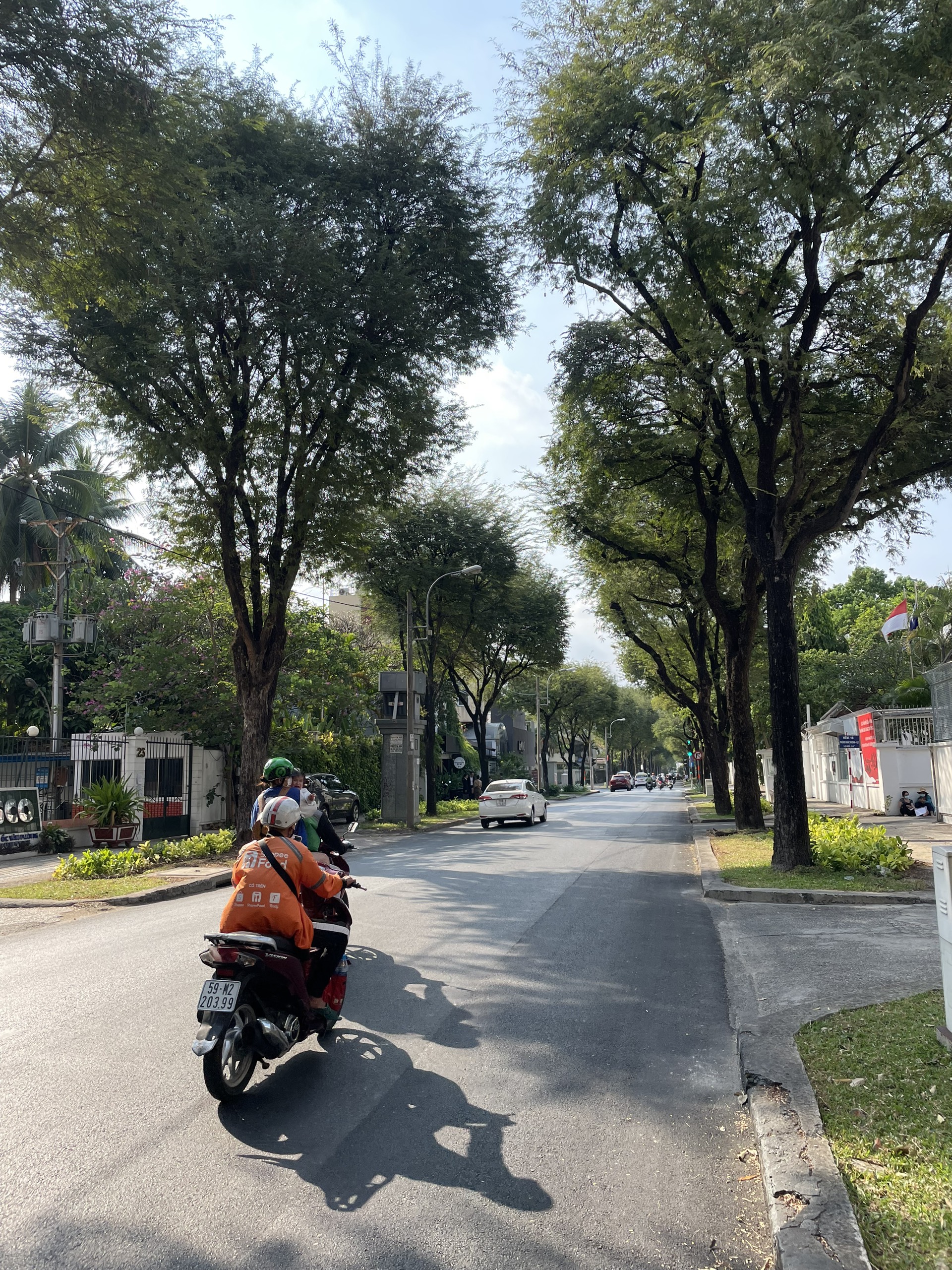 Cho thuê nhà MT Phùng Khắc Khoan. S: 13*40m. Hầm, lửng, 6 lầu.. Giá: 24.000$