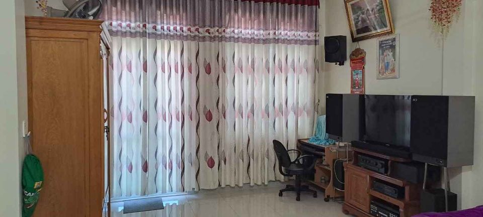 Em Bán nhà đối diện cửa hàng xăng dầu Mường Thanh.