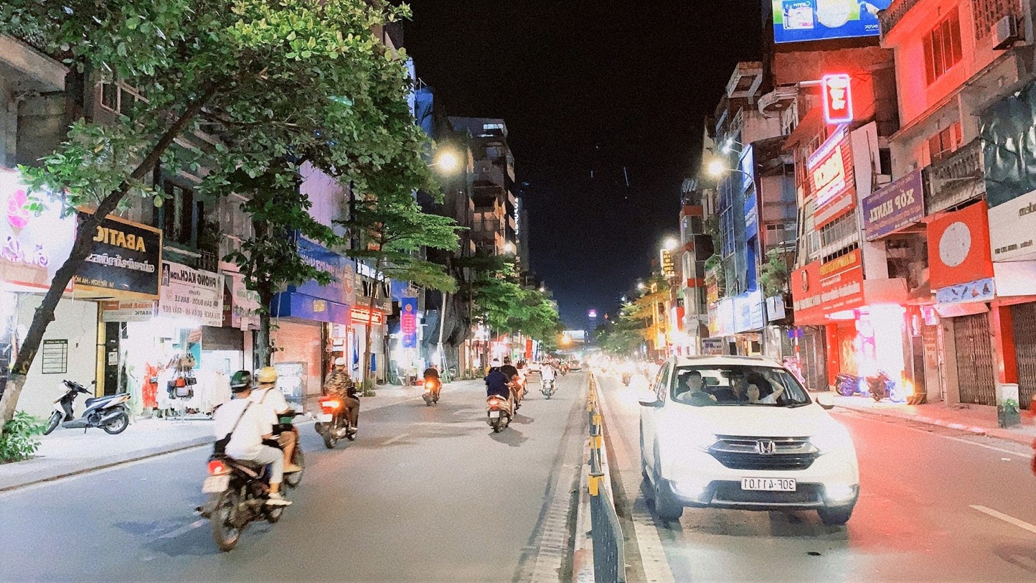 Bán nhà phố Tây Sơn, Đống Đa. Hè 3m, 4 làn oto, KD, Thang máy. 125m2 x MT6 x 8T. Giá 42 Tỷ