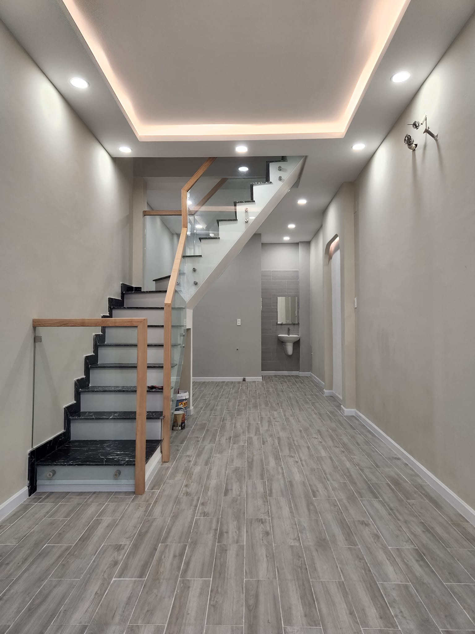 NHÀ MỚI Ở NGAY NGUYỄN THIỆN THUẬT QUẬN 3 - 4.5 TỶ