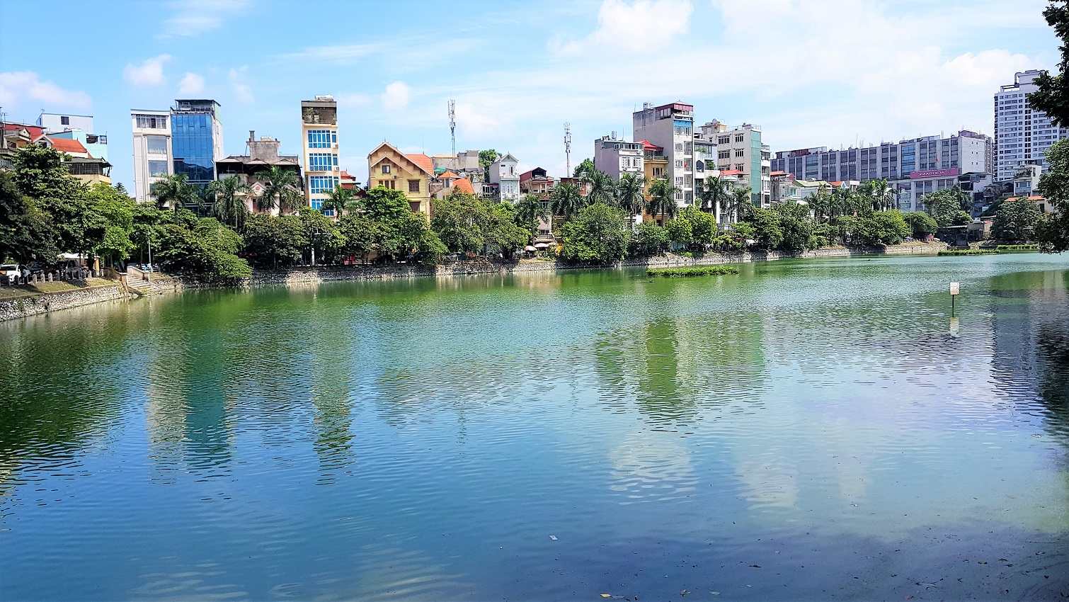 Bán nhà mặt hồ Phương Mai. Hè 2m, oto tránh. Thang máy, thông sàn, KD. DT 110m2 x 8Tầng. Giá 30 tỷ