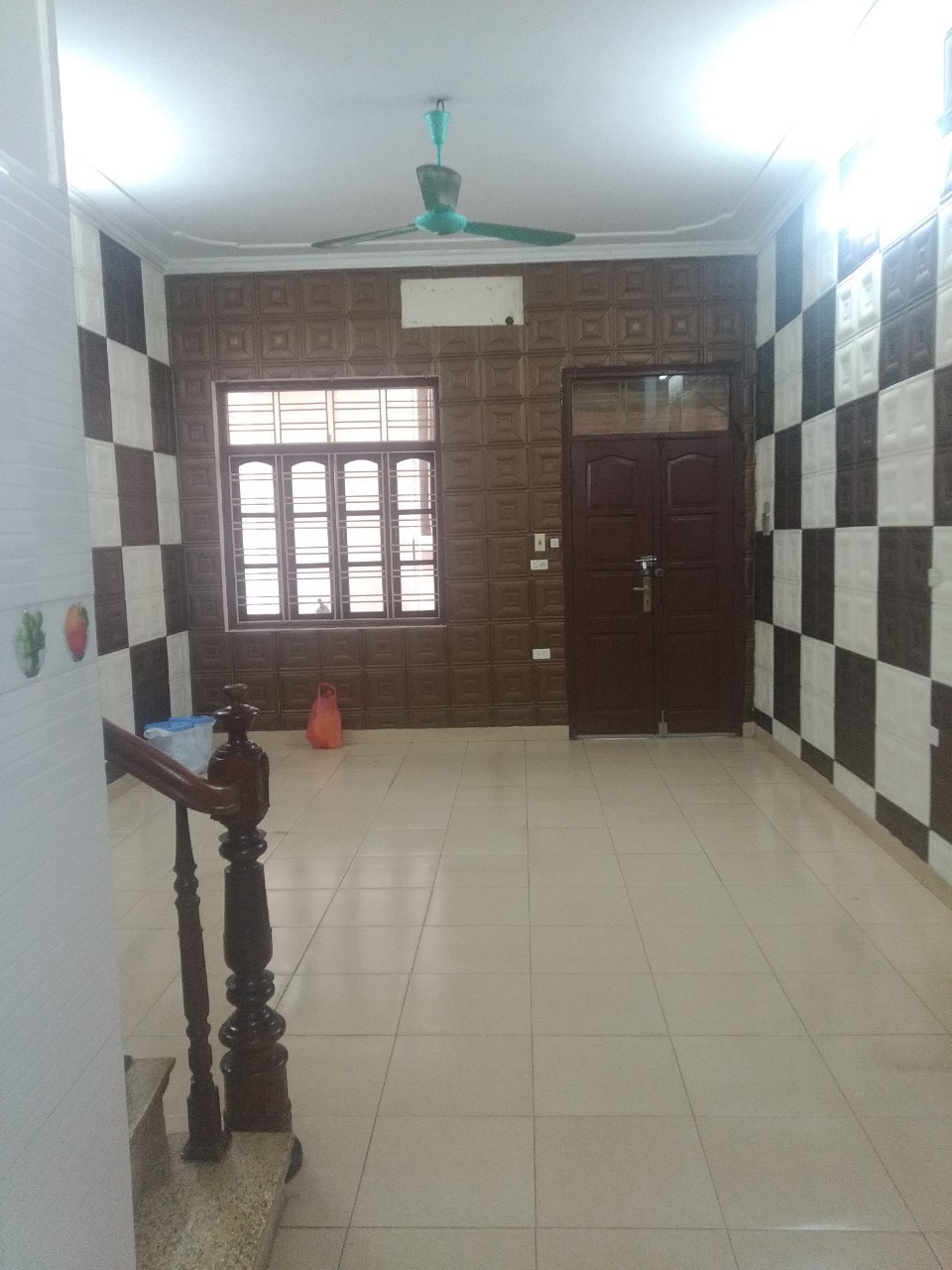 Cho thuê nhà nguyên căn 2 tầng 1 tum ngõ 933 Hồng Hà - Phường Chương Dương - Hoàn Kiếm.