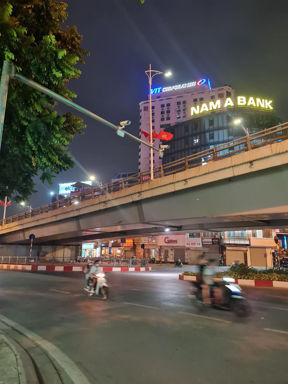 Bán Nhà Mặt Phố Nguyễn Chí Thanh, KD Sầm Uất, Ngã Tư Kim Mã, Vị Trí Đắc Địa, 31m2 x 4,5m Giá 8.7Tỷ