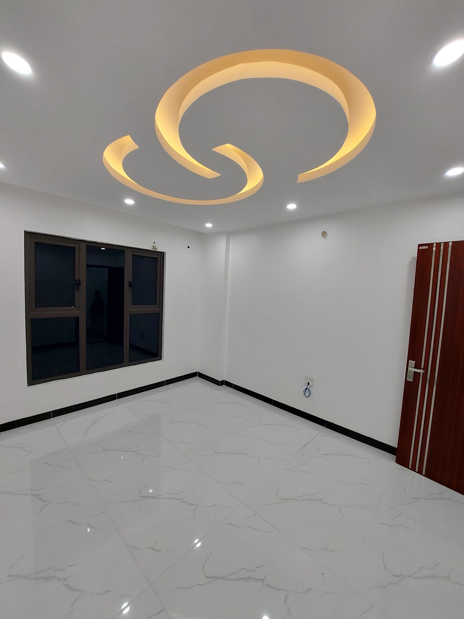 Bán nhà 164m2 Mặt phố Tứ Liên, Tây Hồ Dòng tiền Thang máy 28.4 tỷ