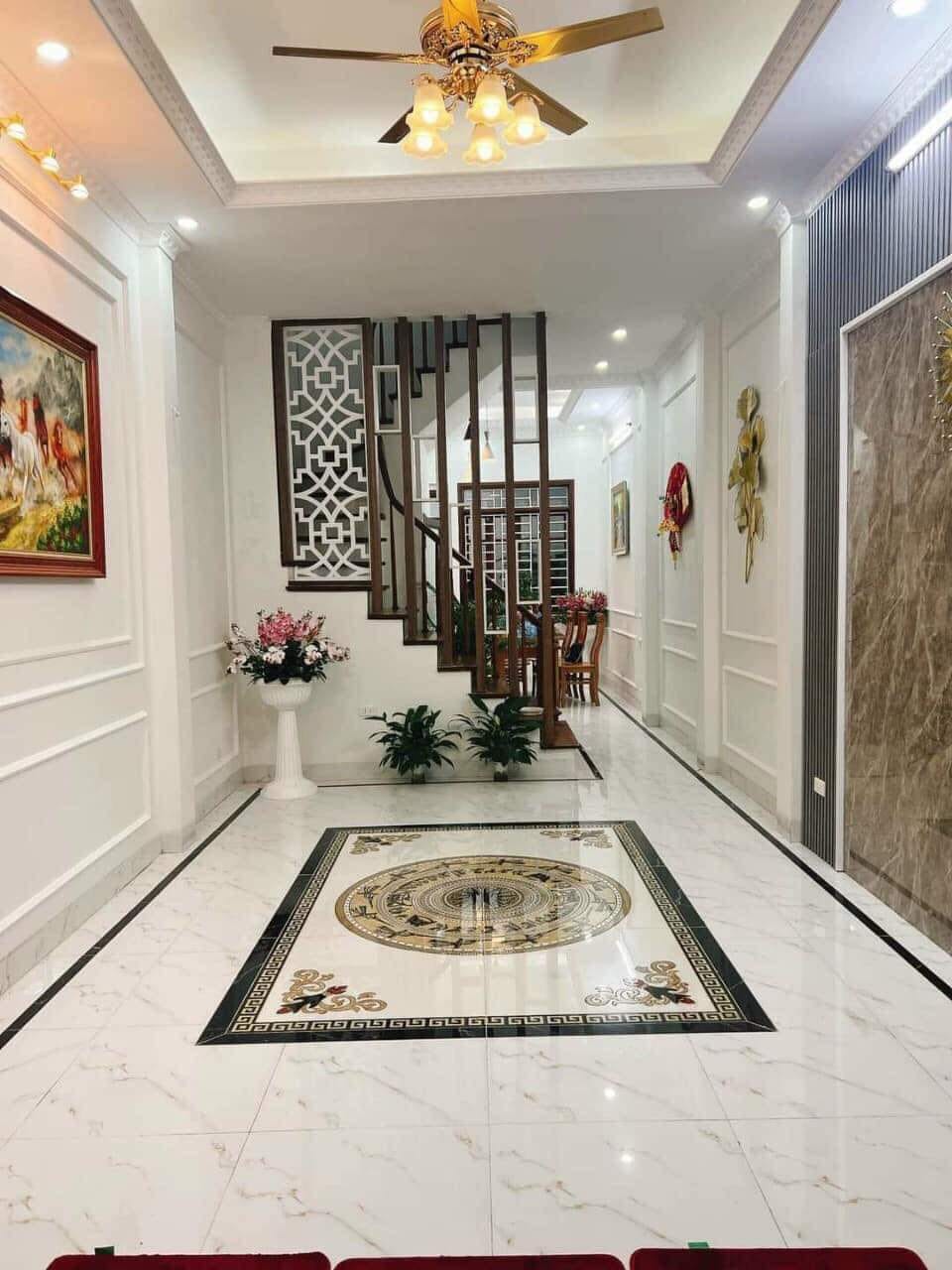 Khu phân lô - Nhà đẹp ở ngay – 10m ra ô tô tránh – Ngõ thông – Nguyên Hồng – Đống Đa