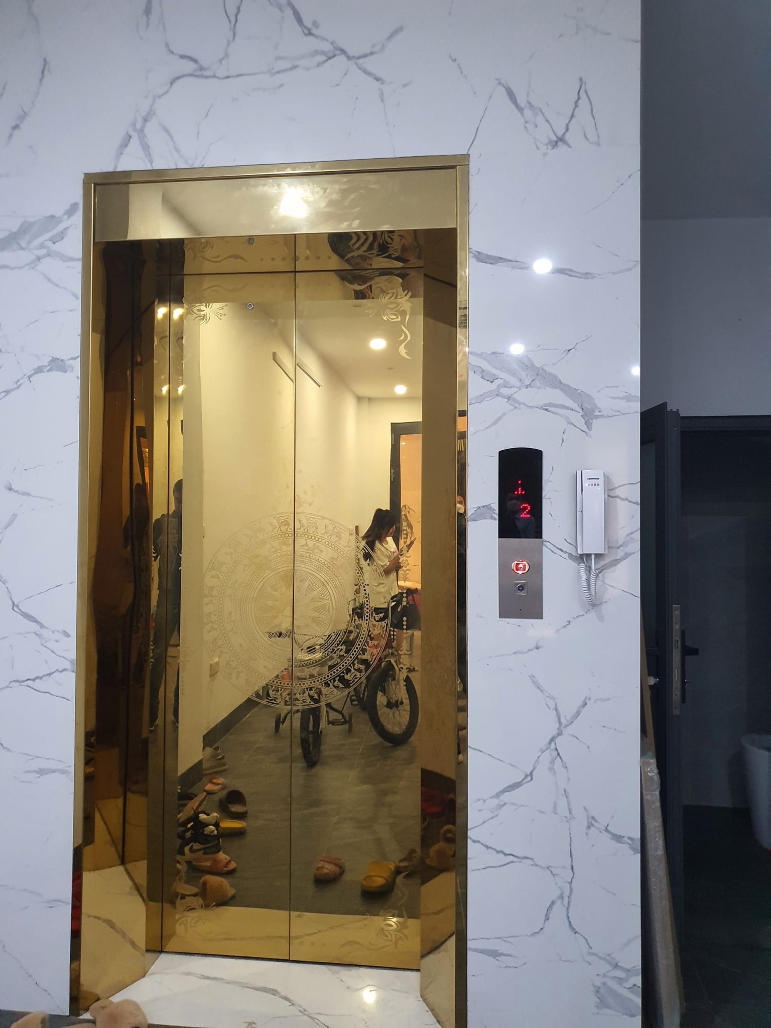 BÁN NHÀ 5 TẦNG THANG MÁY, PHÂN LÔ, Ô TÔ TRÁNH, KINH DOANH, PHỐ NGUYỄN THỊ ĐỊNH.