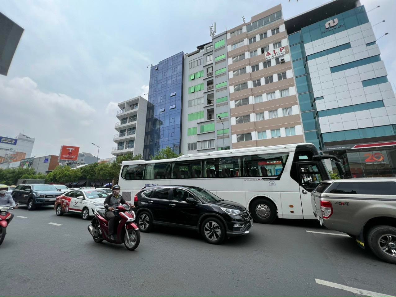 Khách sạn mặt tiền số Lý Tự Trọng, Phường Bến Nghé, Quận 1.