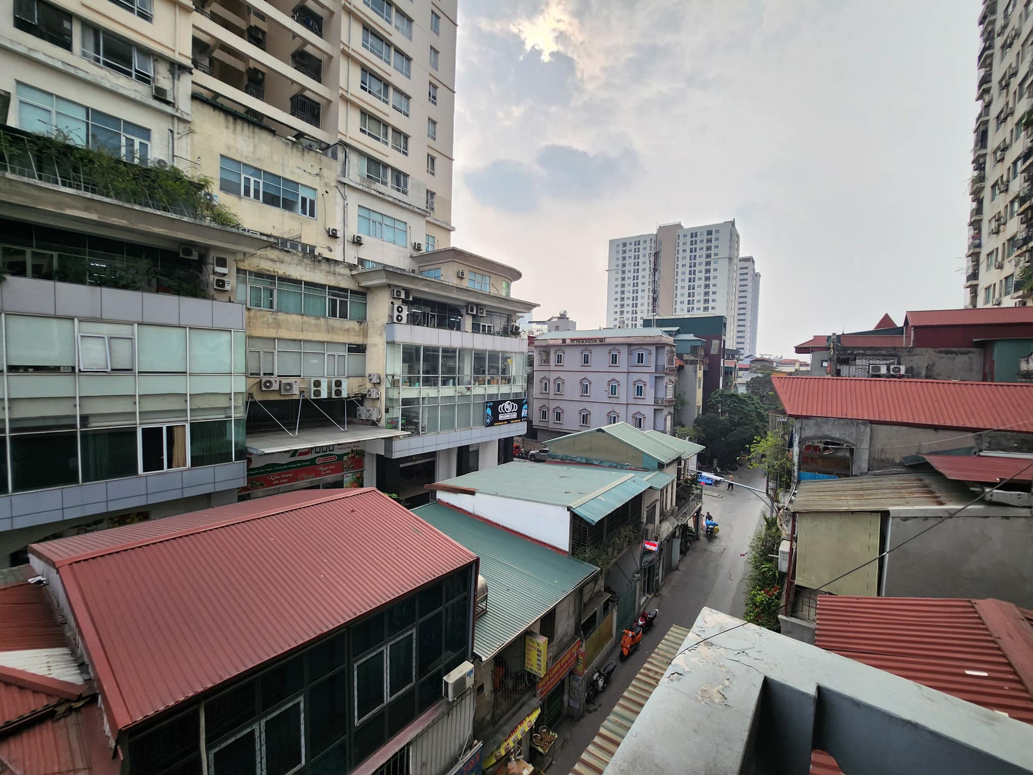 Bán nhà 163m2 Mặt phố Đê Quai, Tây Hồ Dòng tiền Thang máy 28.3 tỷ