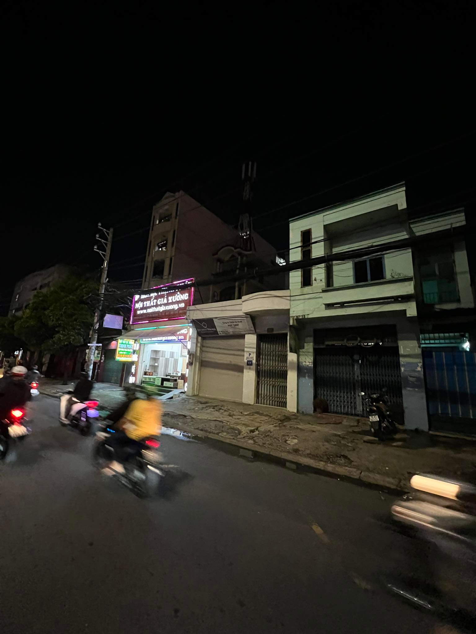 HÓT, GIẢM CHÀO, BÁN GẤP Nhà MT Quốc Lộ 22 Quận 12, 180M2 Chỉ 10 Tỷ 8Triệu.