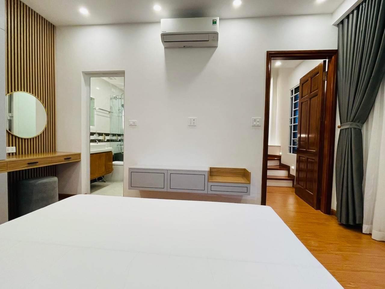 Bán Nhà Rẻ nhất Khu ĐHQG, Đại Học Ngoại Ngữ , Cầu giấy 45m Ô tô, Kinh doanh 8,x tỷ