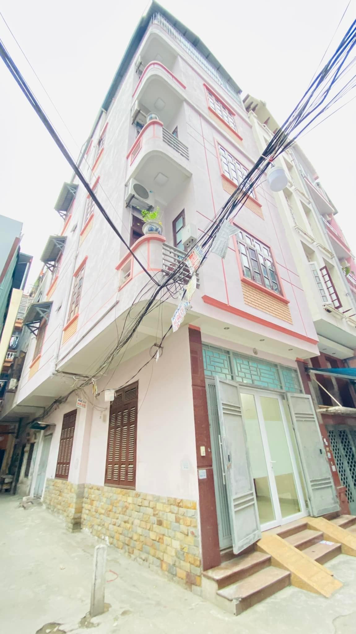 Bán nhà LÔ GÓC Ô TÔ DỪNG ĐỖ NGÀY ĐÊM Ở PHỐ CHÙA LÁNG, ĐỐNG ĐA 48m2. 4 tầng đẹp chỉ 8 tỷ