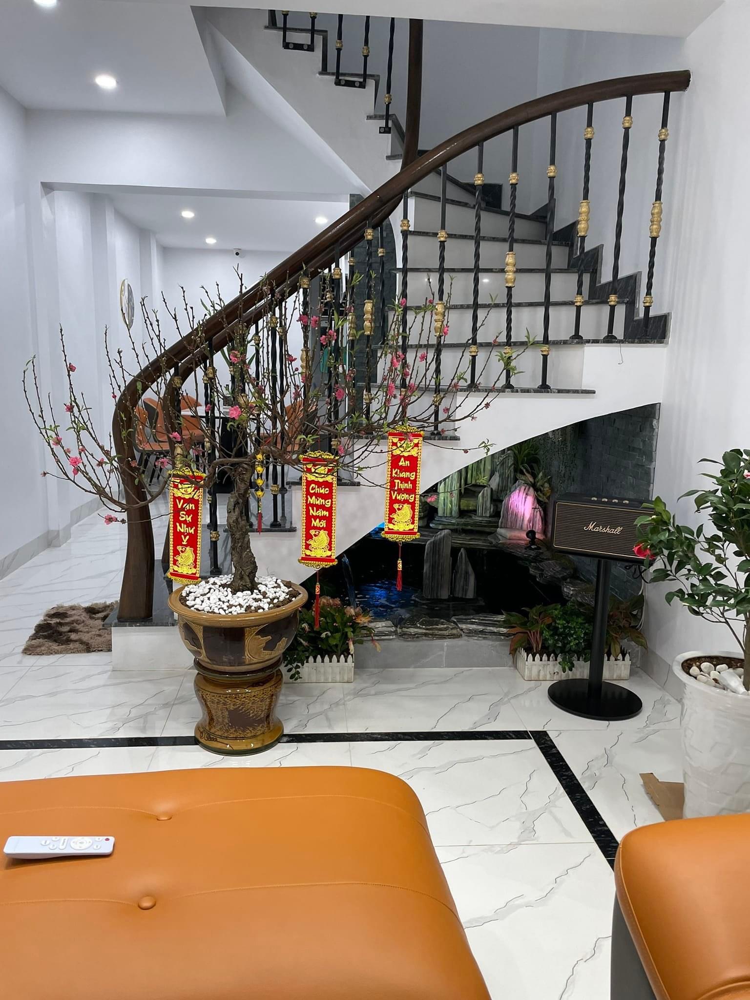 Bán nhà mặt ngõ Kim Ngưu 75 m-3 tầng-7,5 tỷ ( có thương lượng với khách thiện chí) -Ô tô tránh - Vị trí đẹp ,ngõ to như phố, mặt ngõ kinh doanh sầm uất