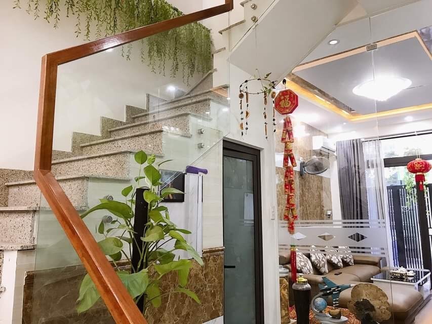 Bán nhà đường Hùng Vương, Quận Thanh Khê, 3 tầng, DT 41 m2, đường Ô tô đỗ. Trung tâm Đà Nẵng. Chỉ 4,45 tỷ.