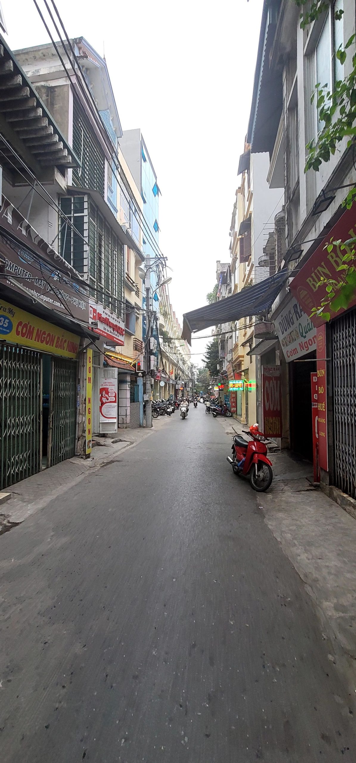 BÁN PHÂN LÔ- VỈA HÈ -MẶT ĐƯỜNG NGUYỄN VĂN TRỖI HÀ ĐÔNG - SIÊU KINH DOANH