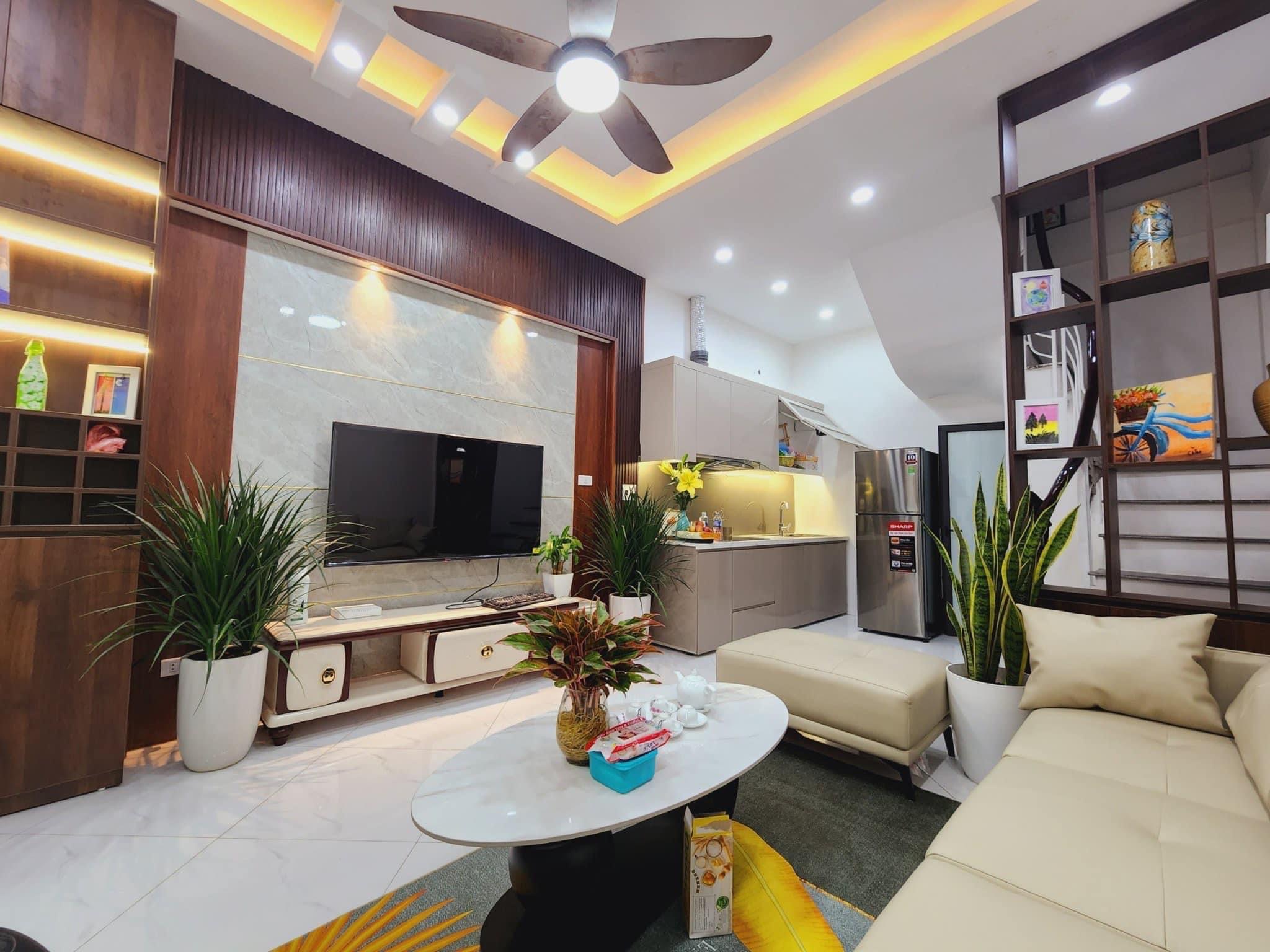 PHÂN LÔ QUÂN ĐỘI GẦN Ô TÔ TẶNG NỘI THẤT XỊN Ở NGAY