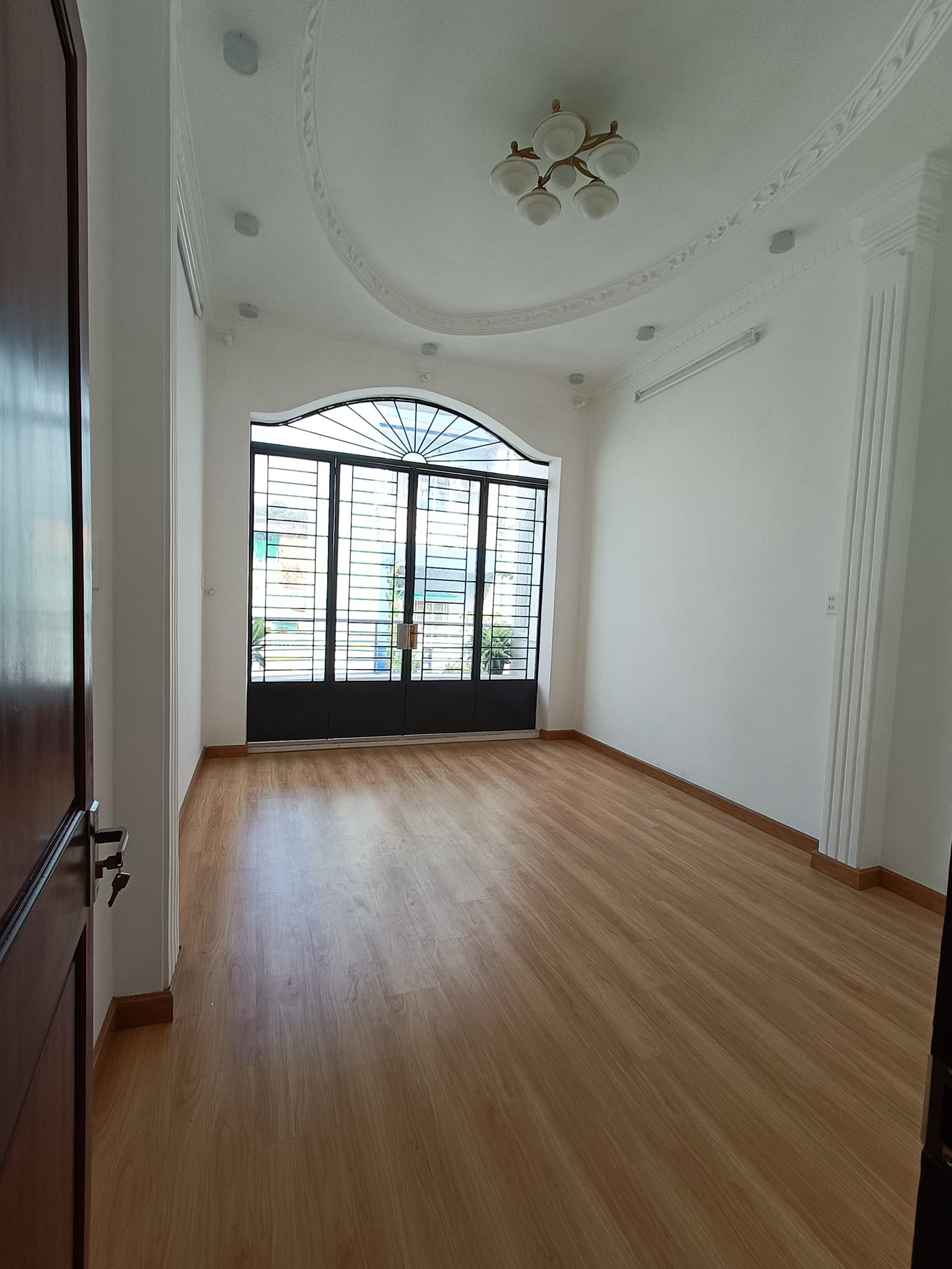 Nhà hẻm xe hơi Đồng Đen, P14, Q. TB, 4mx15m, 4 tầng, giá 7,4 tỷ, nhà đẹp ở ngay.