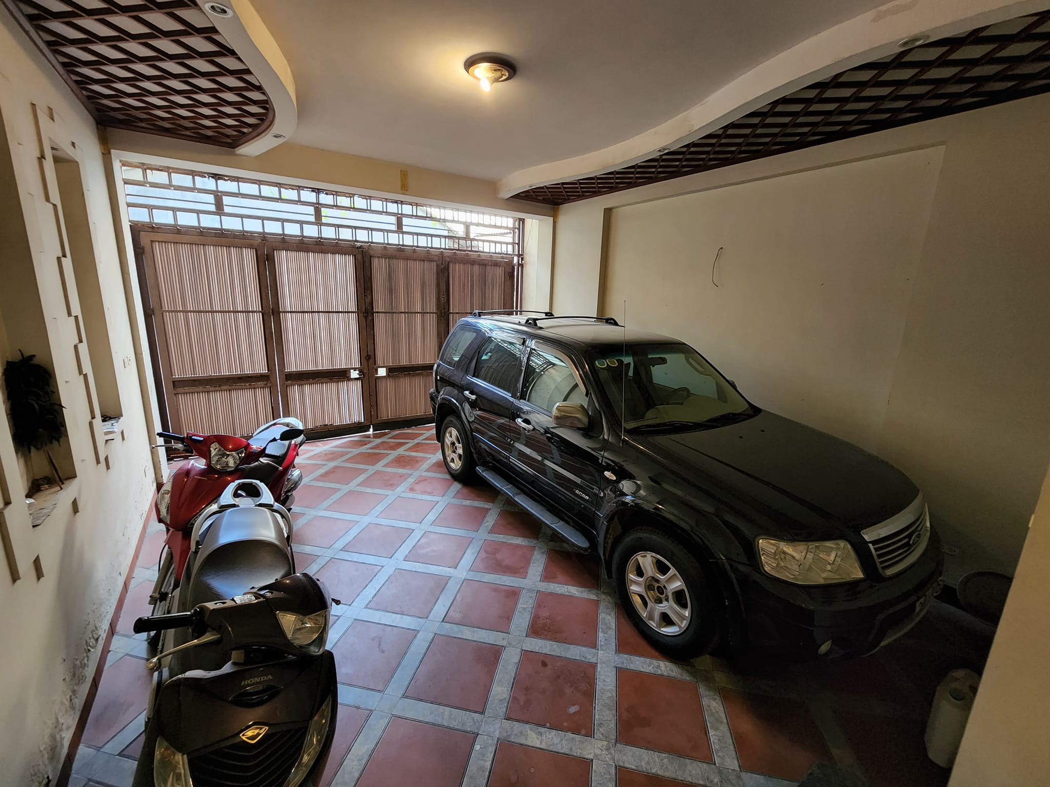 BÁN NHÀ TÂY HỒ 5 TẦNG-Ô TÔ VÀO NHÀ-PHÂN LÔ-GẦN HỒ TÂY