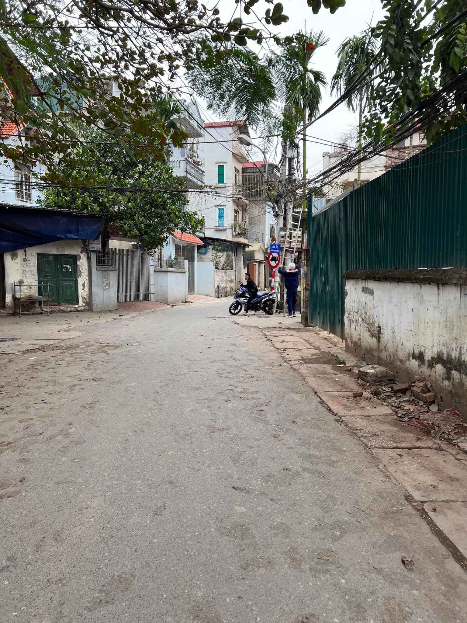 Thuý Lĩnh - Mảnh đất vàng - cách ô tô 50m - ngõ ba gác đỗ cửa thoải mái- mặt tiền rộng - cách mặt phố chỉ 50m - giá siêu rẻ