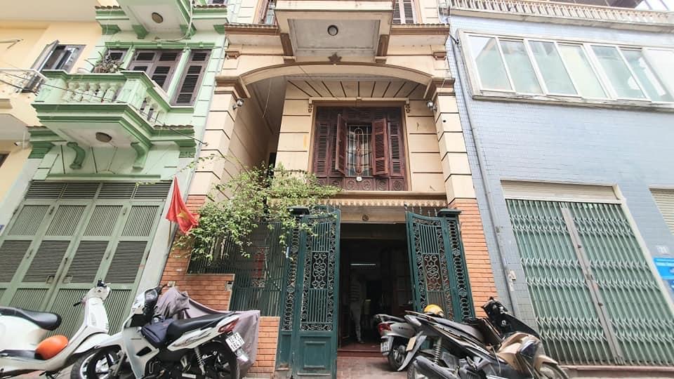 NHÀ VIP 5 TẦNG LẠC LONG QUÂN-OTÔ VÀO NHÀ - CÁCH VÀI NHÀ RA PHỐ LỚN - KHU VỰC GIAO THOA CẦU GIẤY TÂY HỒ - ĐƯỜNG TRƯỚC NHÀ OTO TRÁNH - Ở SƯỚNG