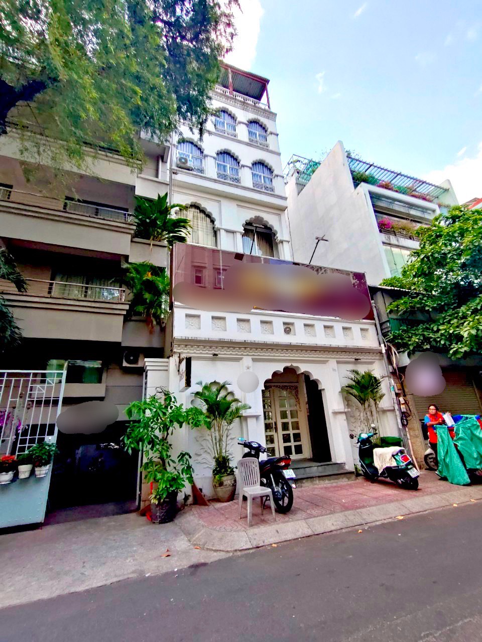 Cho thuê nhà MT Hồ Xuân Hương. Ngang lớn 6,6m. Giá: 135 tr/th (TL).