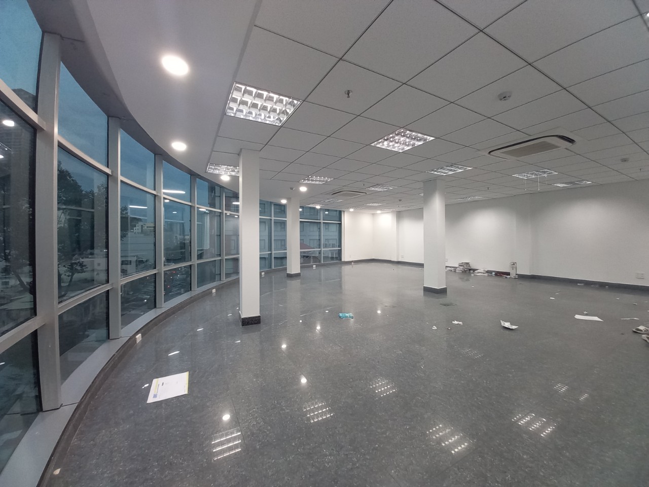 Cho Thuê Toà Nhà Văn Phòng Góc 2MT Huỳnh Thúc Kháng - Tôn Thất Đạm. S: 9mx13m. Giá: 450 tr/th