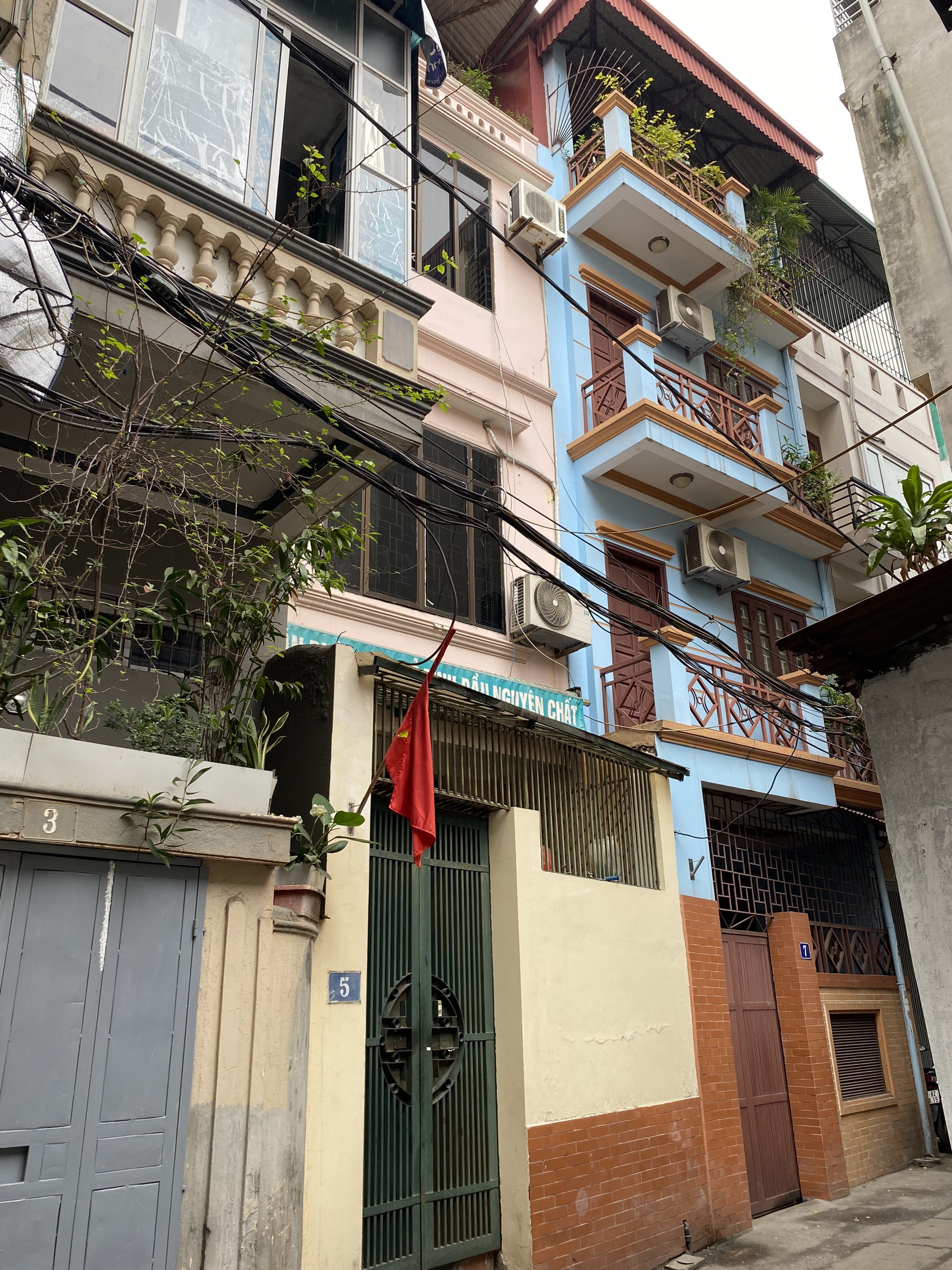 Bán nhà phố Hoàng Hoa Thám DT 42m 4 tầng MT 3.5m giá 5.25 tỷ