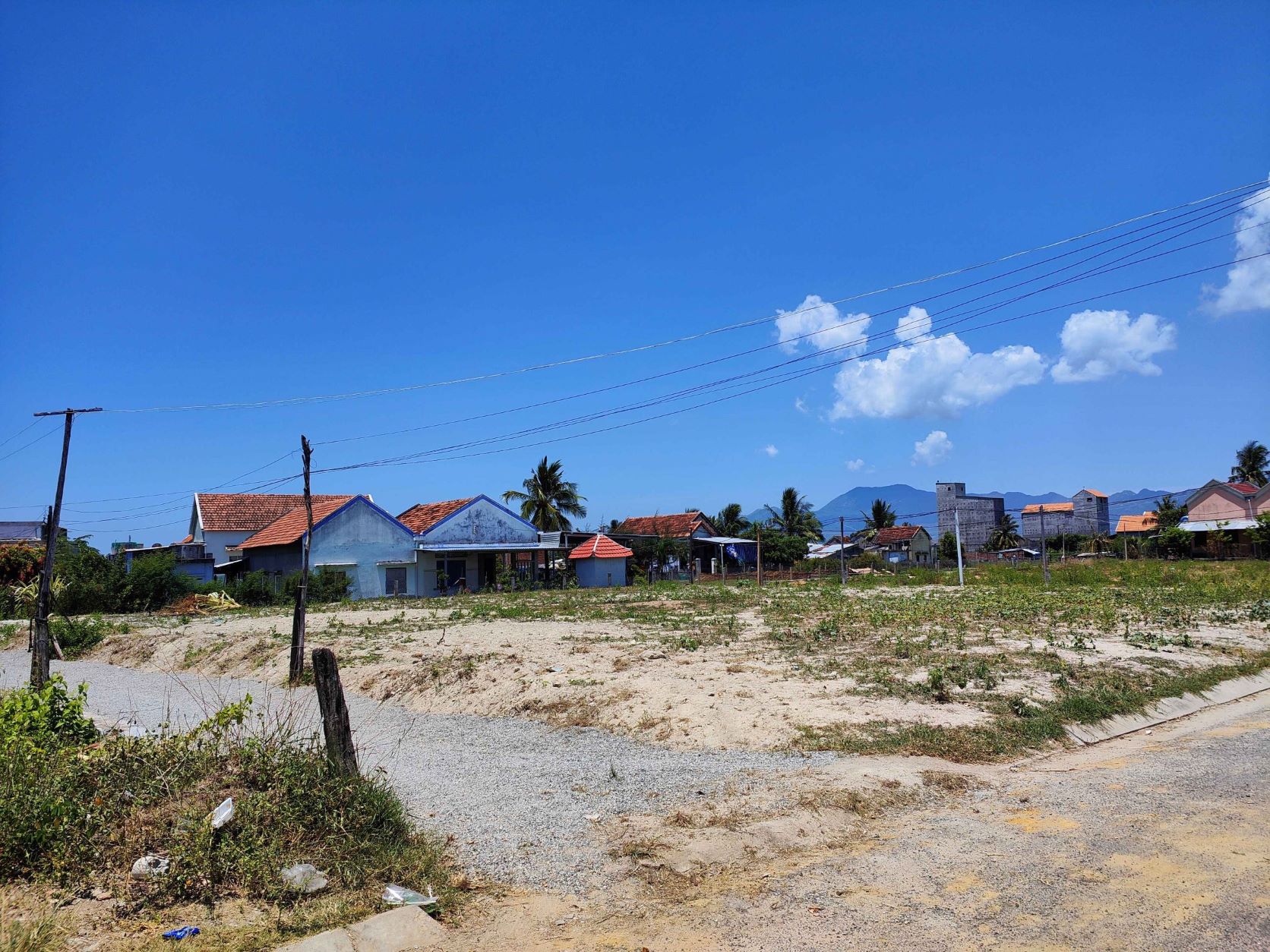 Bán đất gần biển, full thổ, 3 mặt tiền vuông đẹp