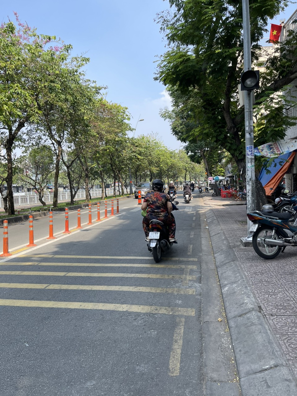 Cho thuê nhà MT Hoàng Sa. Ngang lớn 5,2m. Giá 65 triệu (Thương lượng)