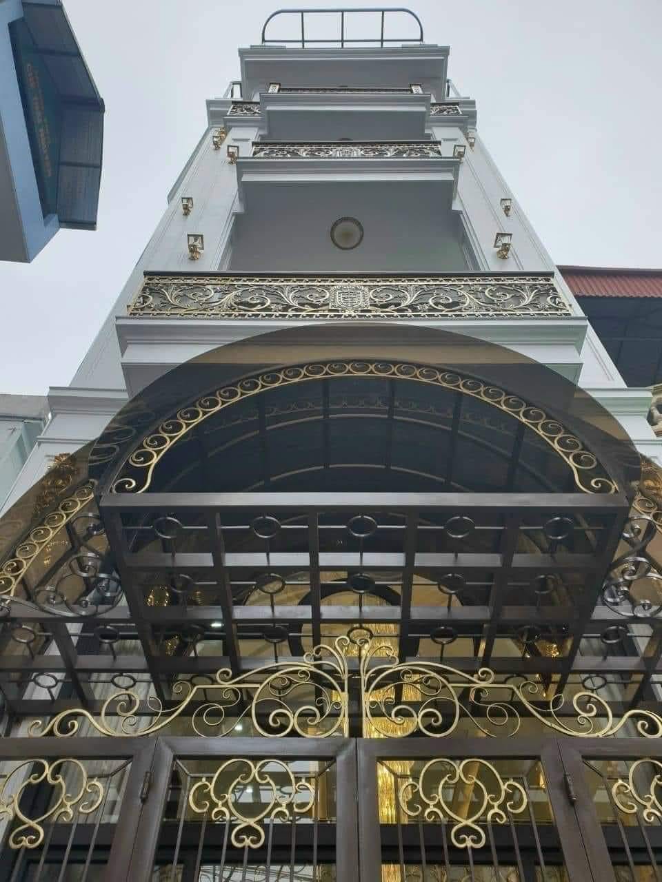 Mặt phố Bạch Mai, Hai Bà Trưng, lô góc 2 mặt tiền, vuôn vắn, 55m2X4T, mt 15m, nhỉnh 18tỷ