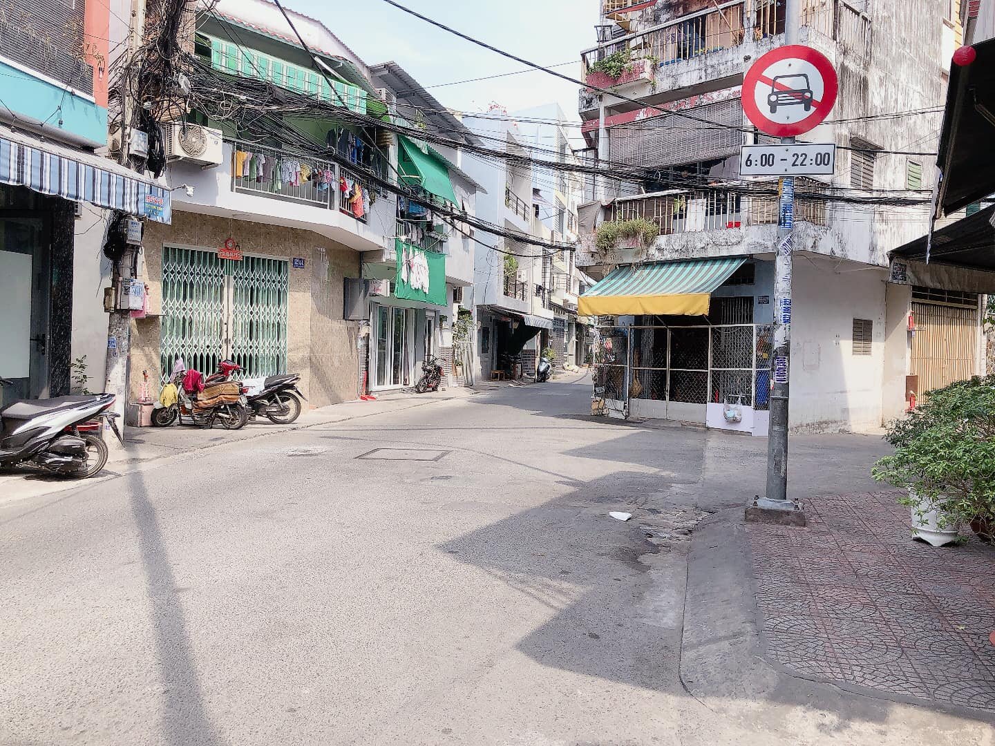 BÁN NHÀ HẺM 152 LẠC LONG QUÂN - P.3 - Q11 - DT 4.2 X 11M - NHỈNH 4 TỶ.