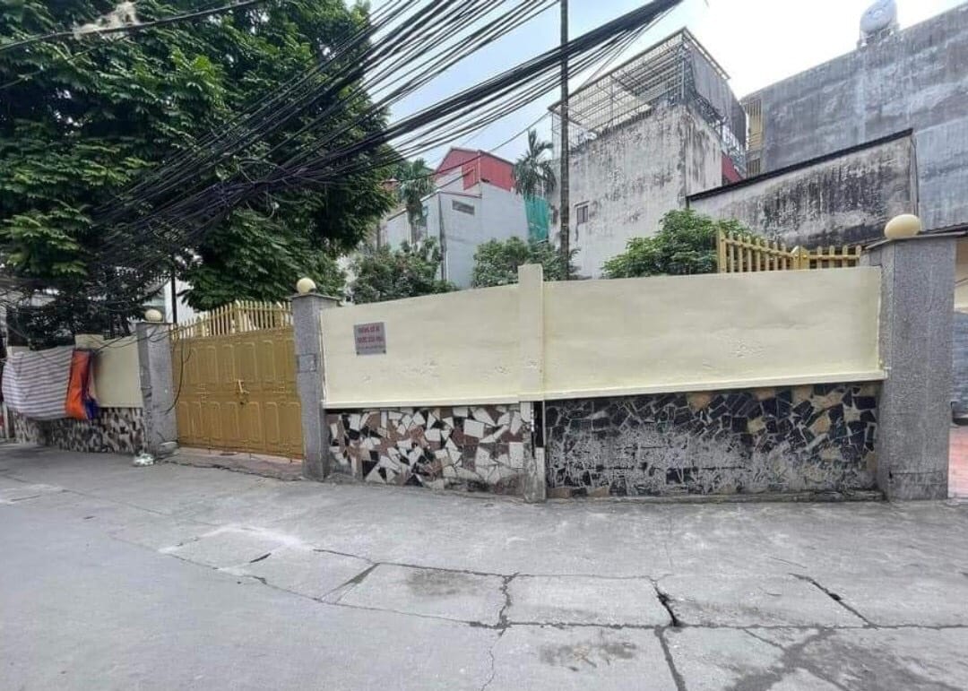 Bán đất hiếm xây văn phòng Lạc Long Quân, sát phố, ô tô ra vào, 175m2, mặt tiền 10m, 34 ty