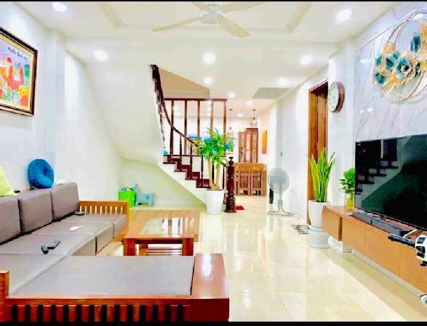 BÁN NHÀ 4 TẦNG PHỐ THÁI HÀ ĐỐNG ĐA, PHÂN LÔ, GARA Ô TÔ, GẦN 9 TỶ.