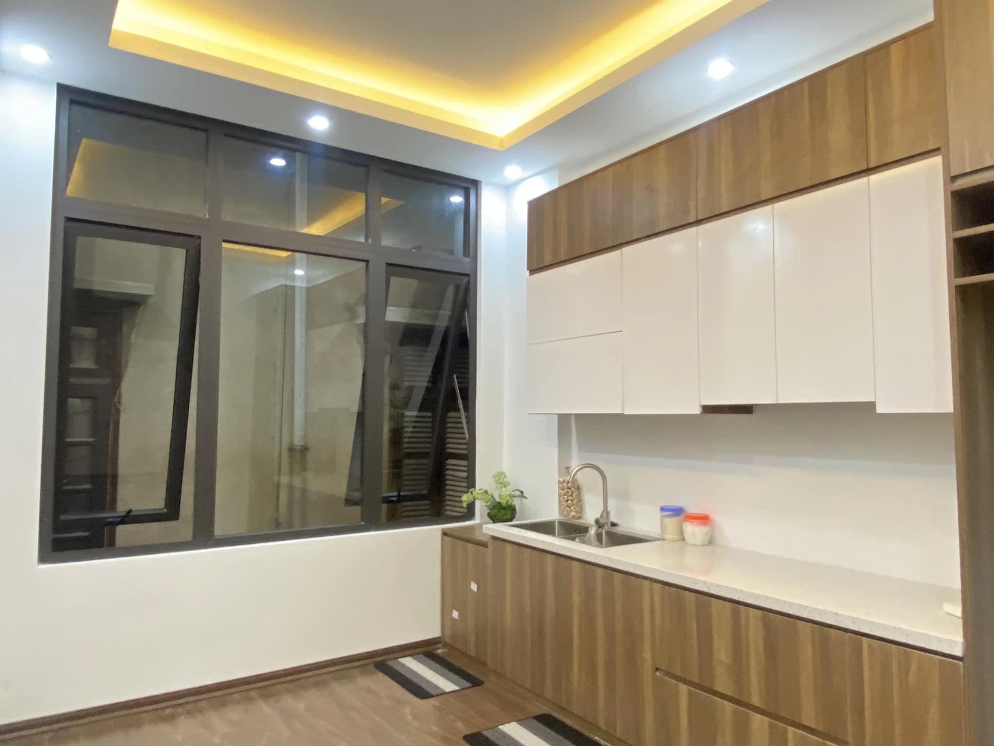 Bán nhà chính chủ Mặt Ngõ 164 Vương Thừa Vũ - Thanh Xuân, Kinh Doanh – Gara – Thang máy – DT 62m2, 5 tầng, Giá chỉ 9.9 tỷ.