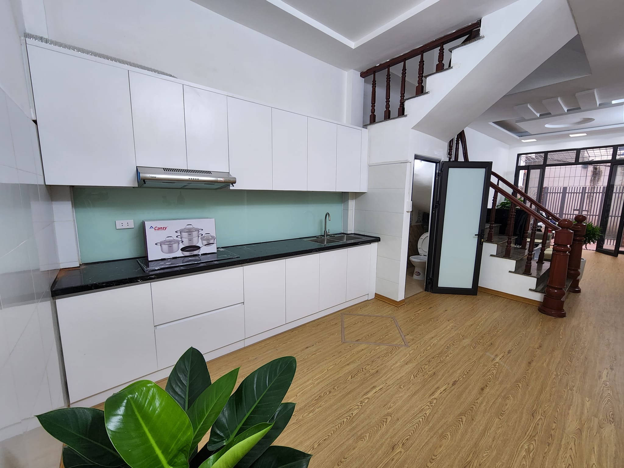 Bán nhà Cầu Giấy - 50m ô tô, thoáng, ngõ nông, nội thất xịn, dt 50m, 4,5 tỷ