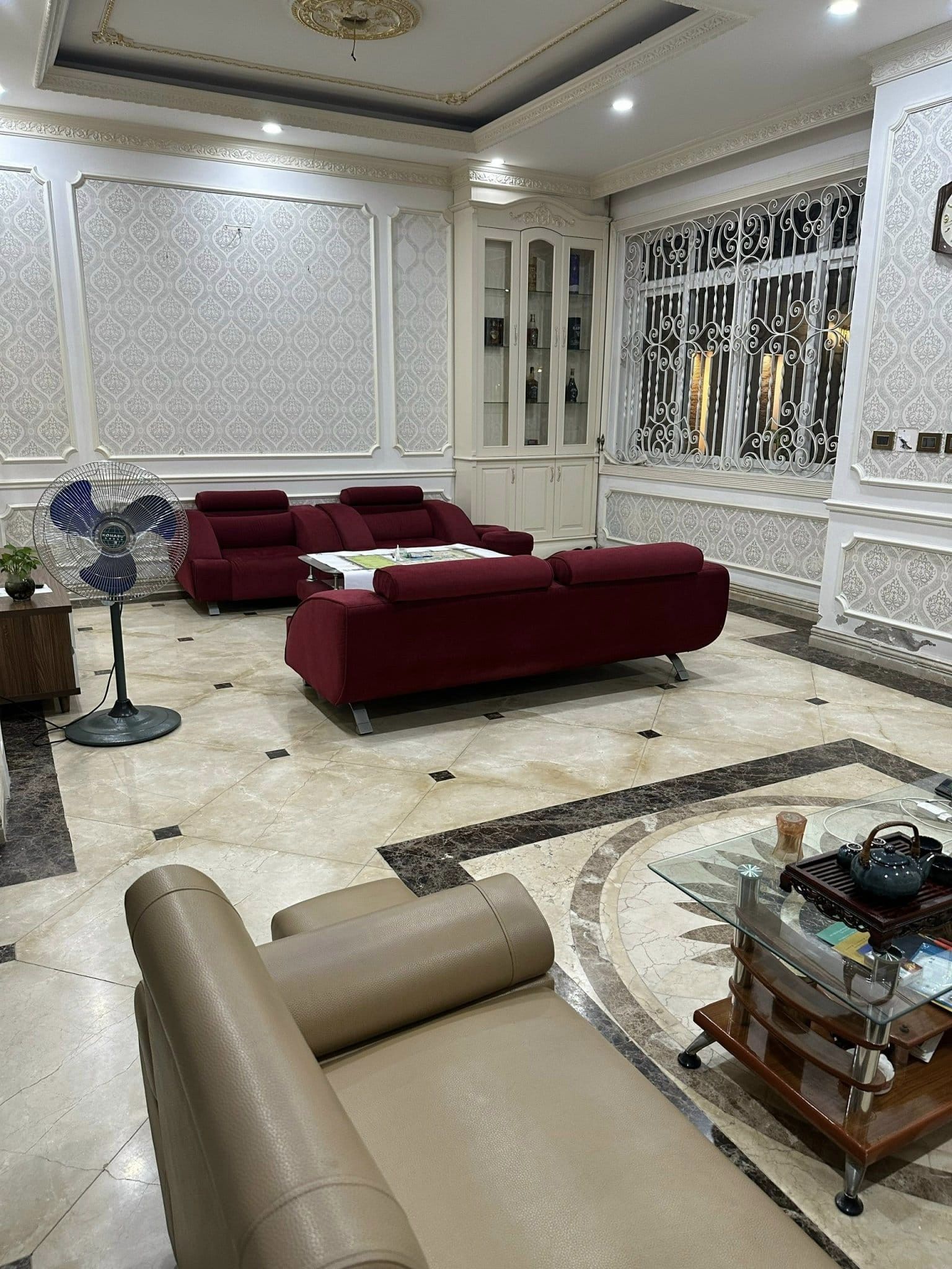 Bán Nhà Mặt Tiền 13.4M Khu Trúc Bạch 195M2 -96 Tỷ - Tặng GPXD