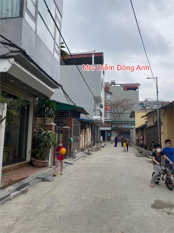 Nhỉnh 1 tỷ, cần bán 35m đất có nhà C4 ngay trung tâm tổ 13 Thị Trấn Đông Anh.