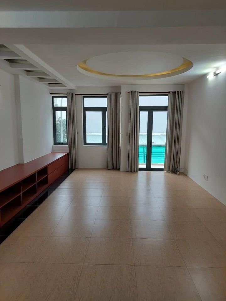 Nhà Mặt Tiền Liền Kề Phú Mỹ Hưng - 4 tầng Ngang 5m - Giá 12,9 Tỷ - Quận 7