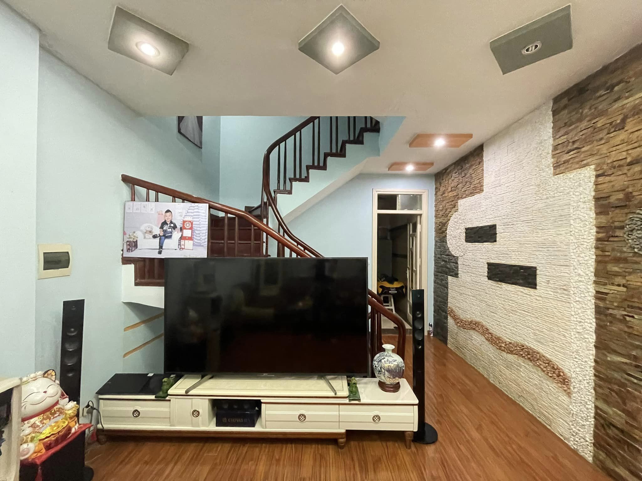 NHÀ HOÀNG CẦU - KHU PL – OTO – KD – 2 THOÁNG 40m2x4T; 7.88 TỶ