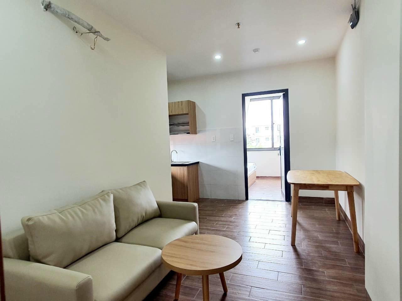 Cho thuê Căn hộ 1pn cực xinh, rộng 45m2. Có ban công ngay gần FPT