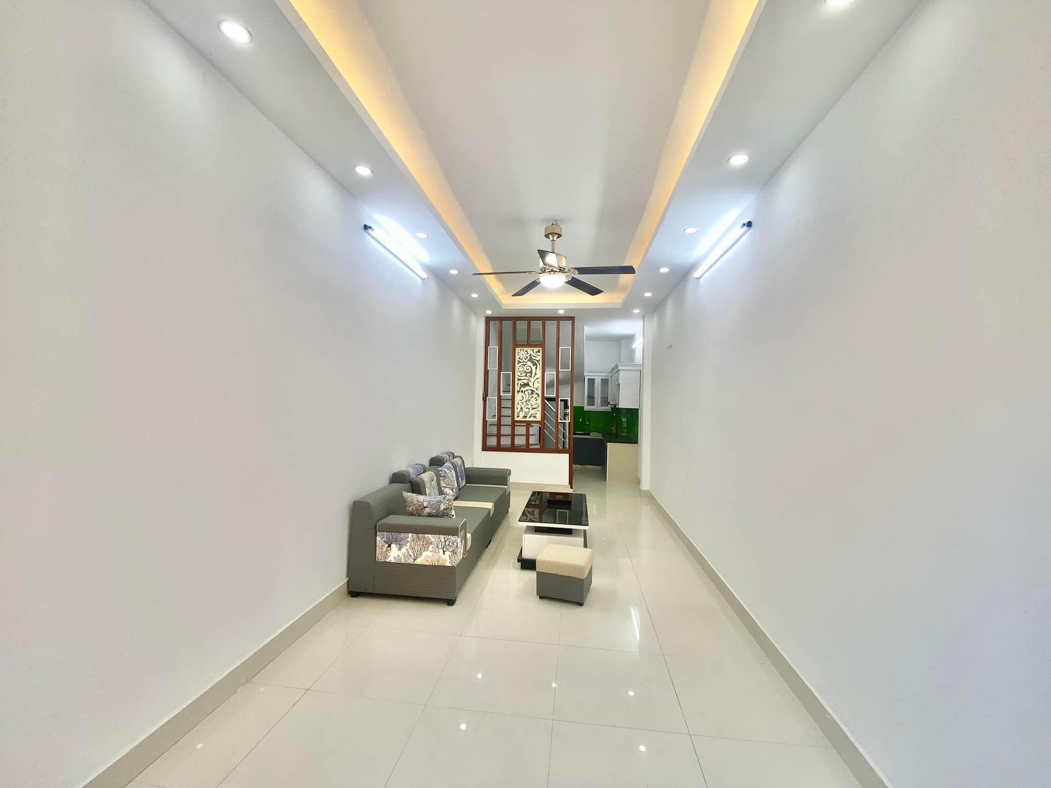 Bán nhà Phố Đông Thiên, Ngõ ba gác - ba bước ra trường học 35m4T 3,15 Tỷ