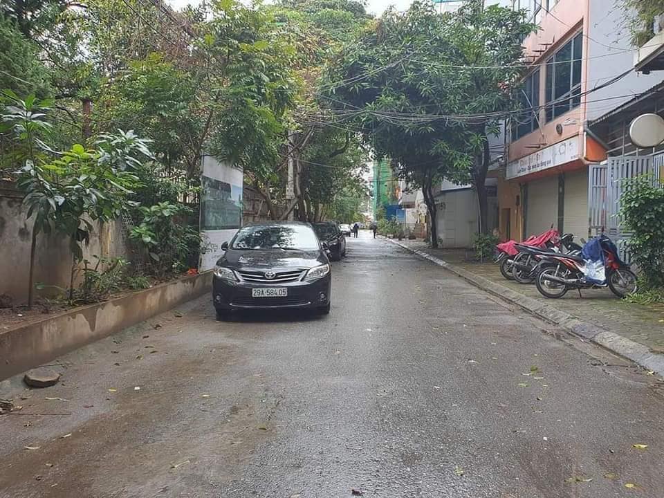 BÁN NHÀ ĐẤT QUẬN Cầu Giấy Ô TÔ TRÁNH, VỈA HÈ RỘNG 42m2 5T 11 tỷ