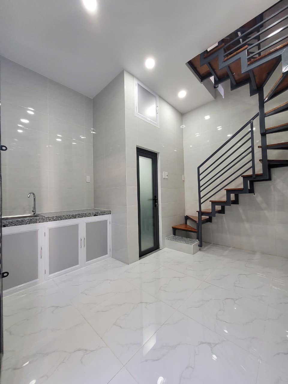 Bán nhà hẻm Phạm Văn Hai, P. 3, Q. Tân Bình chỉ 2.5 tỷ