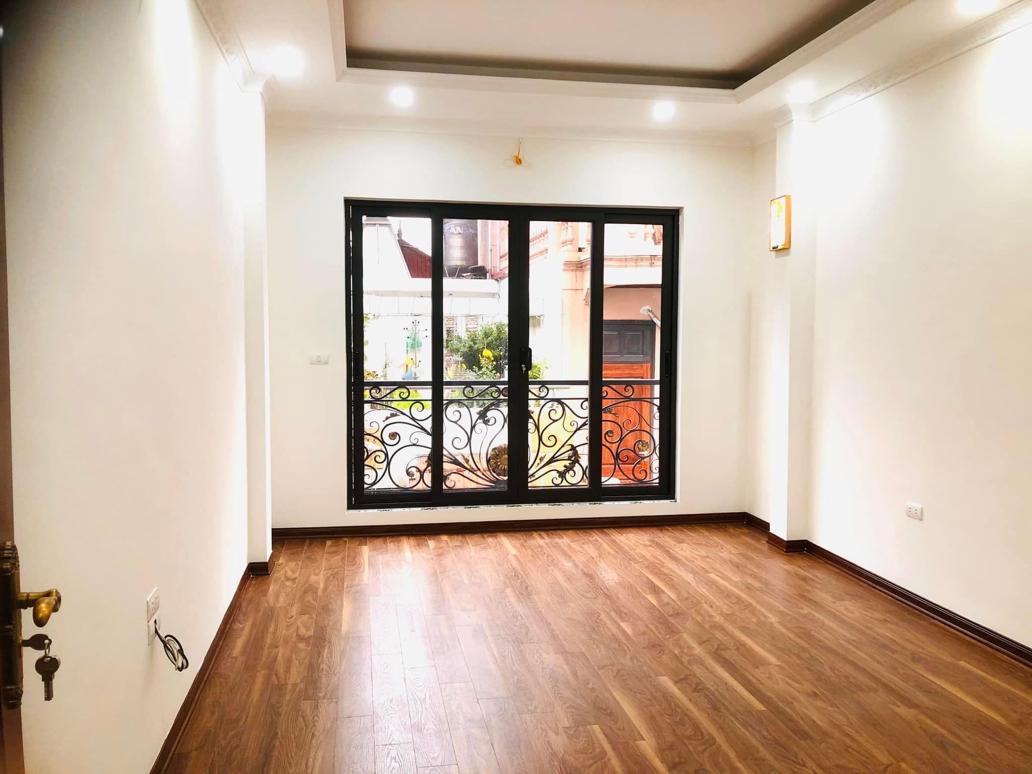 BÁN NHÀ PHÂN LÔ GIẢI PHÓNG 62M2 5 TẦNG THANG MÁY - GIÁ 9.9 TỶ - Ô TÔ DỪNG ĐỖ