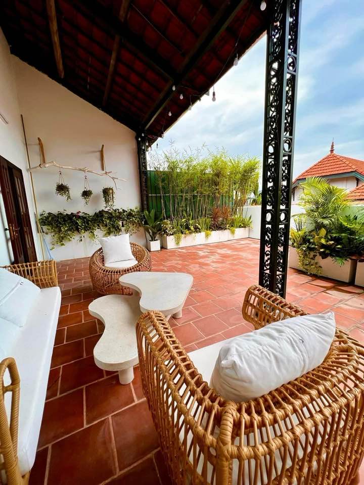 Biệt Thự Phố Phạm Văn Đồng 160m2, 6 tầng, mặt tiền 8m, Gara ô tô 7 chỗ, đường thông