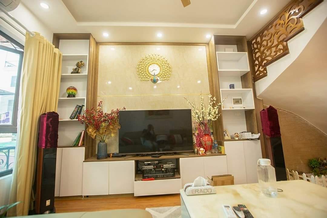 BÁN NHÀ KHU PHÂN LÔ QUẬN UỶ ĐỐNG ĐA, HAI MẶT NGÕ, Ô TÔ ĐỖ CỬA, CỰC GẦN MẶT PHỐ, NHÀ ĐẸP Ở NGAY.