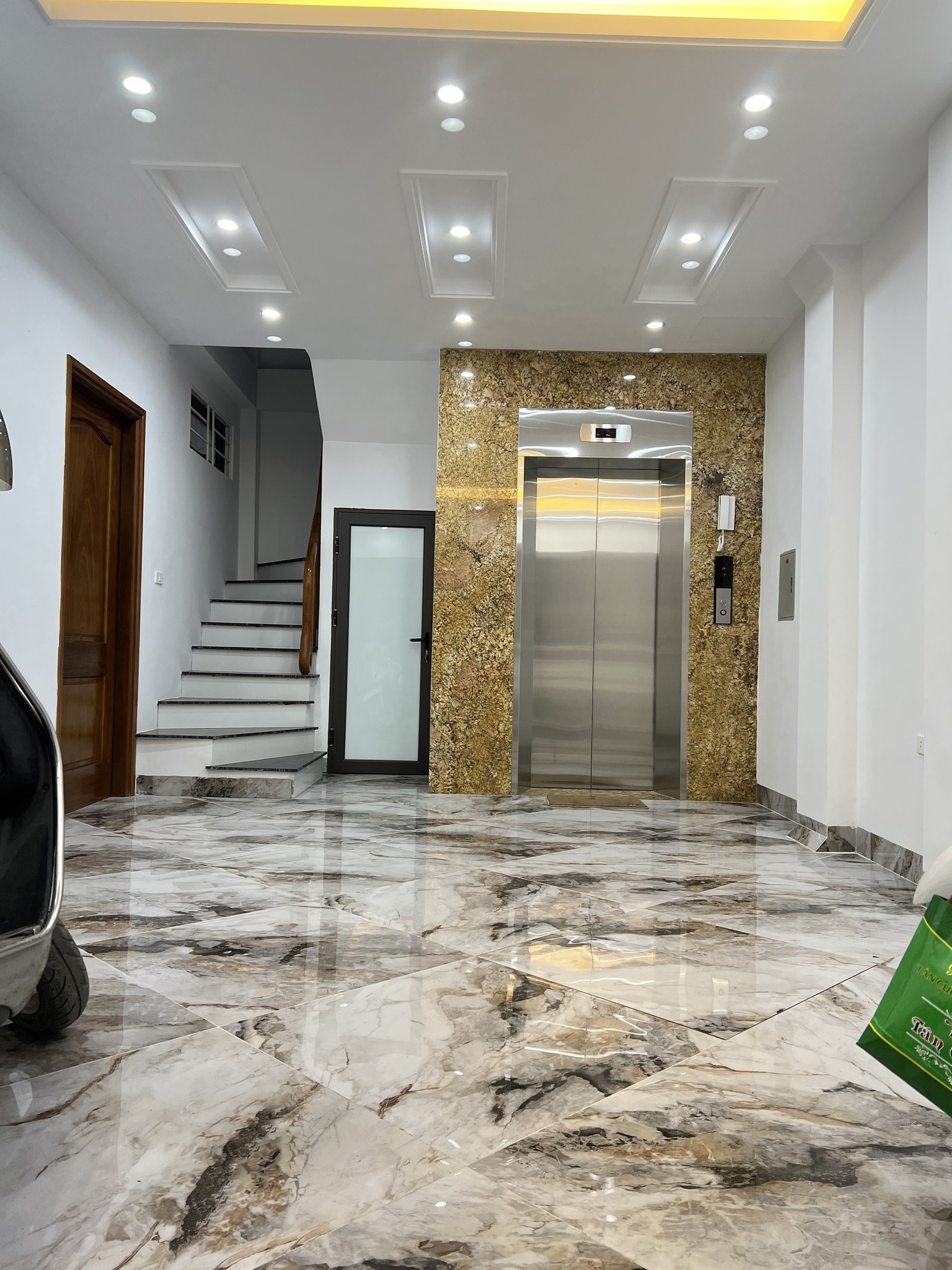 Bán nhà mới lô góc 7 tầng thang máy, gara ô tô 7 chỗ Lê Trọng Tấn, Thanh Xuân - 10.9 tỷ