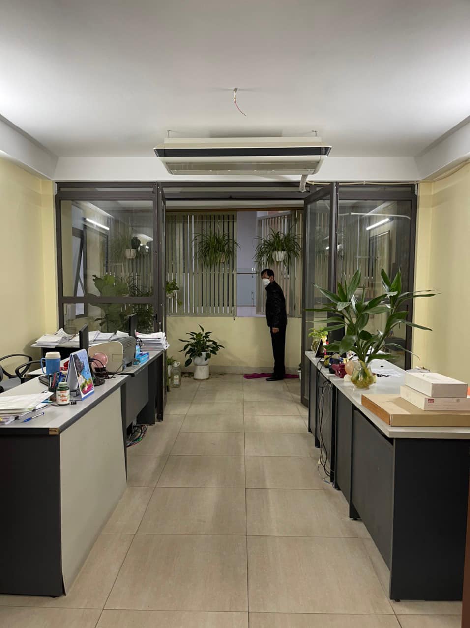 Cần cho thuê nhà làm văn phòng tại Tư Đình, ngõ to rộng, thông sàn. LH: 0367674345.