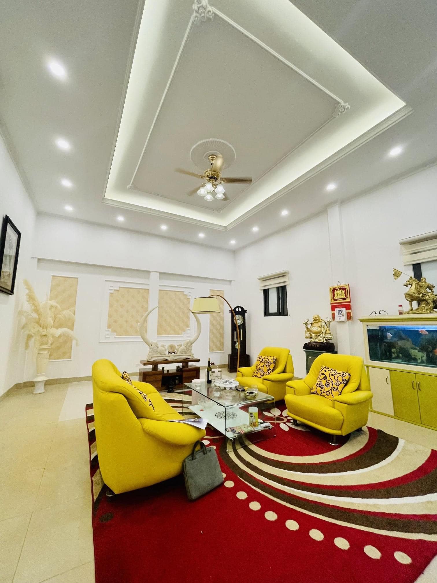 Giá rẻ không tưởng - Bán nhà mặt phố Hoàng Hoa Thám, Tây Hồ – 81m2 - giá chỉ 11 tỷ